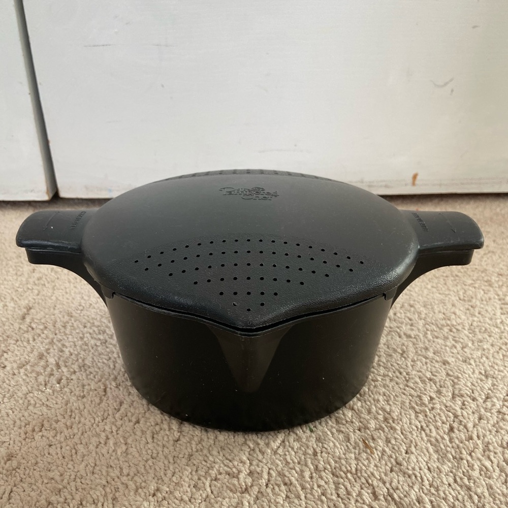 The Pampered Chef 8 Cup 2 Quart Micro Cooker Steamer Strainer Black 2778 - Picture 3 of 8